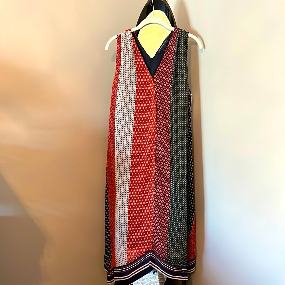 French Connection Dress, runs big , has a matching belt, no pockets new Size S